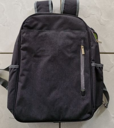Rucksack NEU mit vielen Fächärn und grünäm Innenfutter