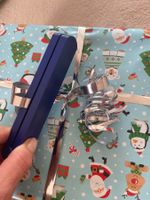 Zange um Geschenk-Bändeli schön zu gestalten