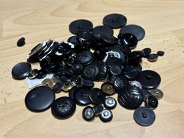 #8 Knopf-Konvolut: Elegante schwarze Knöpfe -grosse Auswahl!