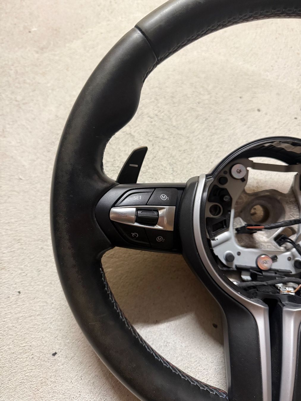 BMW Tutti pezzi di ricambio auto: BMW M2 M3 M4 Lenkrad original – Usato da Ballwil venduto da Red3 1