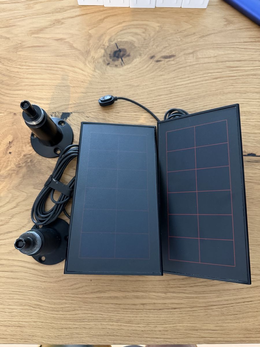 Arlo Videocamere: Arlo Ultra + panneaux solaires + extra – Usato da Riaz venduto da Mercierv 1