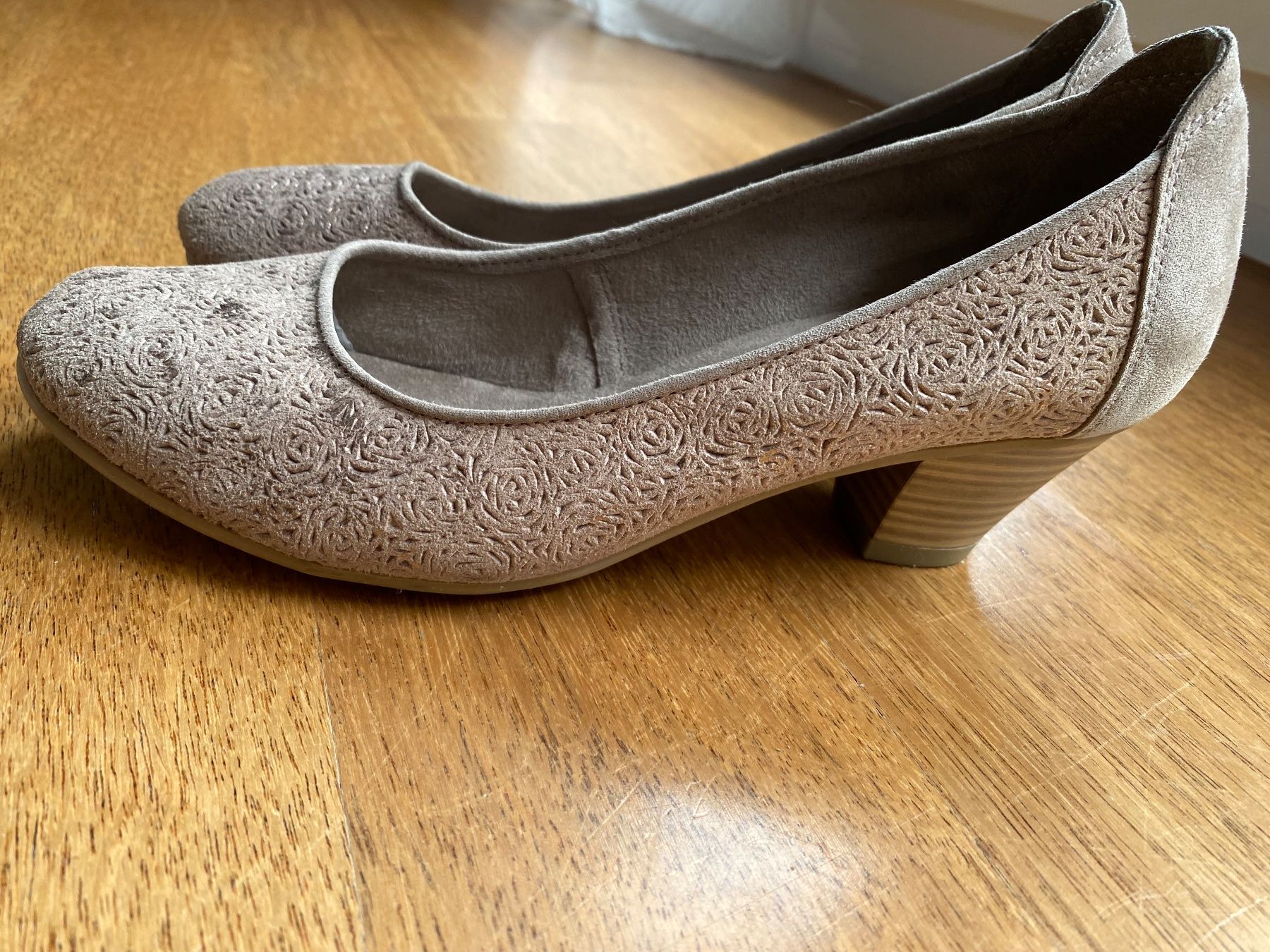 Scarpe da donna: GoSoft Damen Pumps, beige, Grösse 39,5 – Usato da Stadel b. Niederglatt venduto da sandart 1