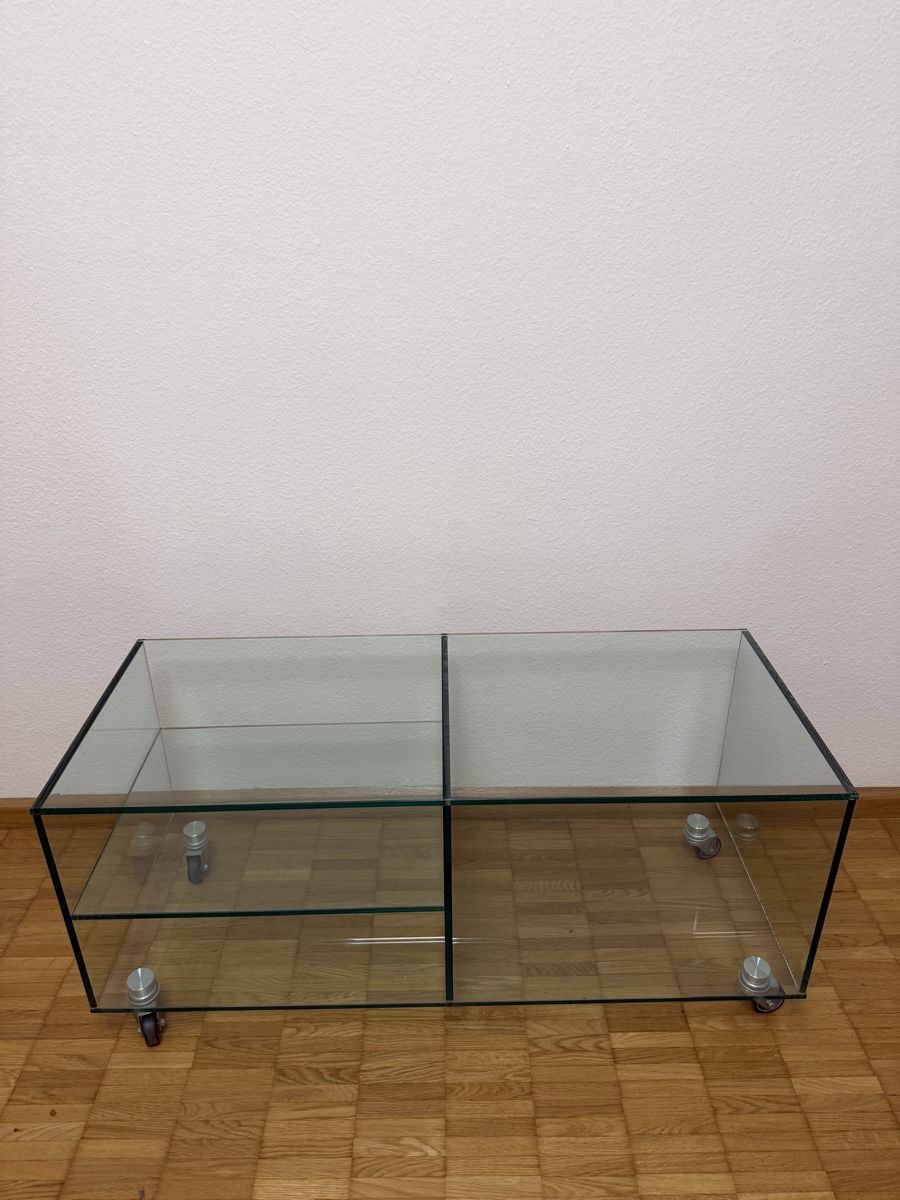 Pfister Mobili TV: TV Tisch aus Glas – Usato da Basel venduto da Hariva