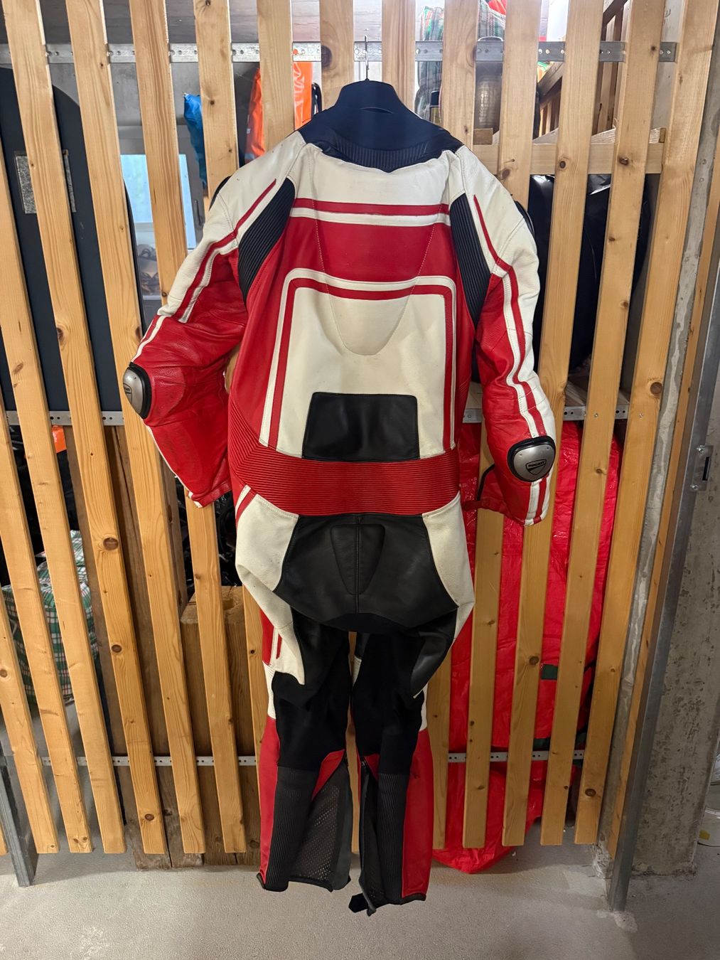 Dainese Completi: Dainese Ducati Motorrad Lederkombi – Usato da Bachenbülach venduto da Marko1997 1