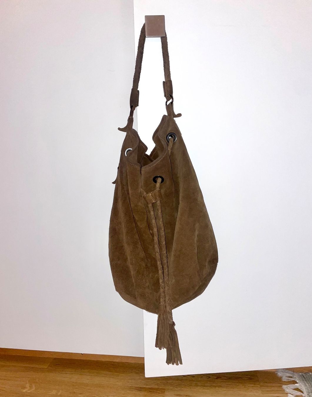 Taschen für Damen: ALLES RAUS Beuteltasche Wildleder – Gebraucht aus Kloten von simones.thriftshop 8