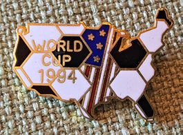 L966 - Pin Fussball WM USA Amerika 1994