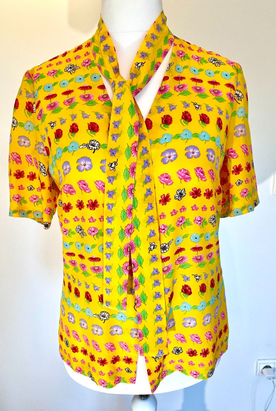 Versace Camicette: Versace Seidenbluse Couture, Gr 38, massgeschneidert – Usato da Basel venduto da TheElegantEdit