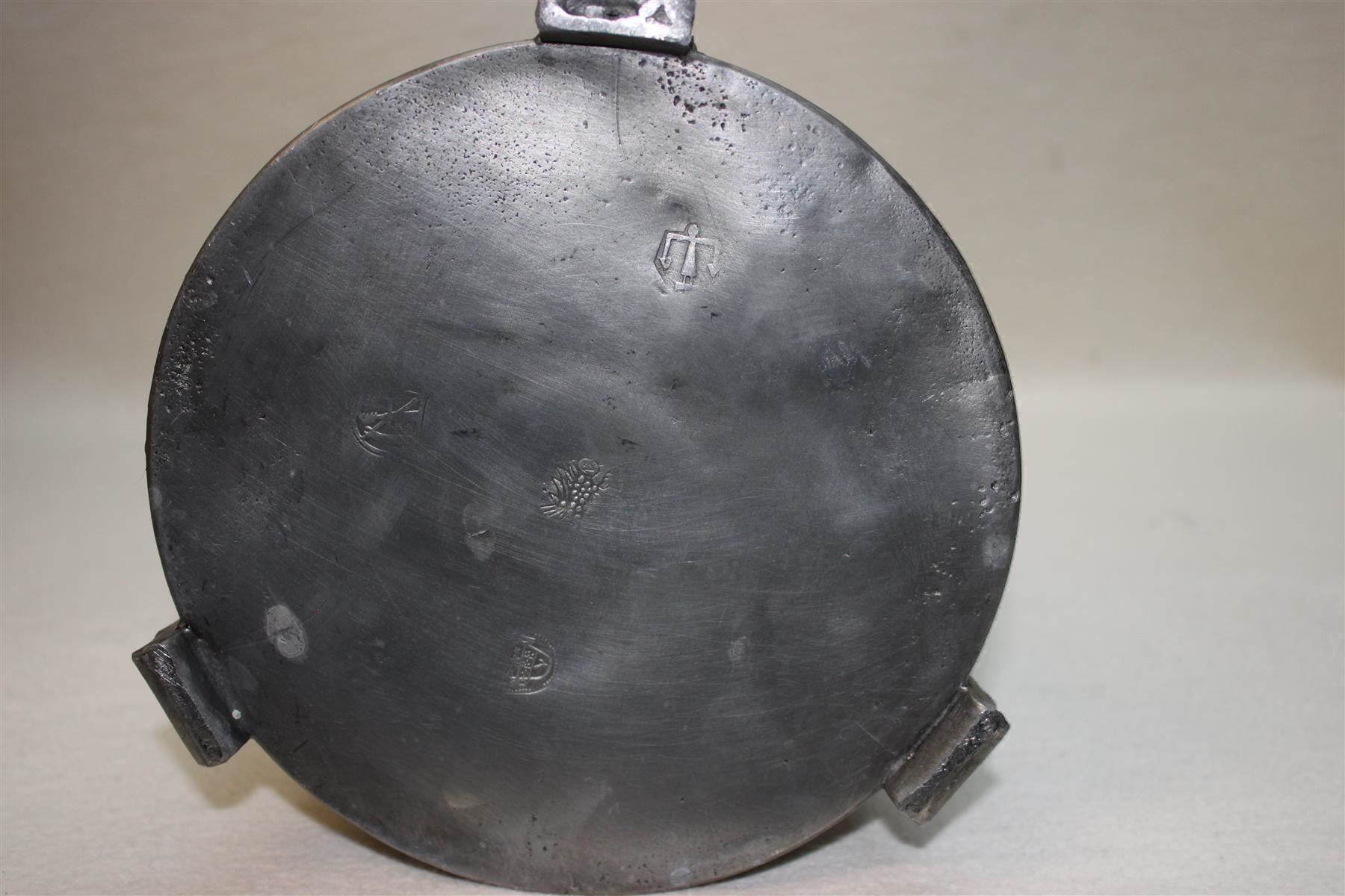 Caraffe: Grosser Zinnkrug mit Deckel – Usato da Thun venduto da Fbchm 3