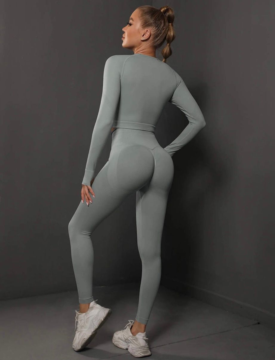 Top: Gray seamless longsleeve shirt – Usato da Zürich venduto da tre_t57m 1