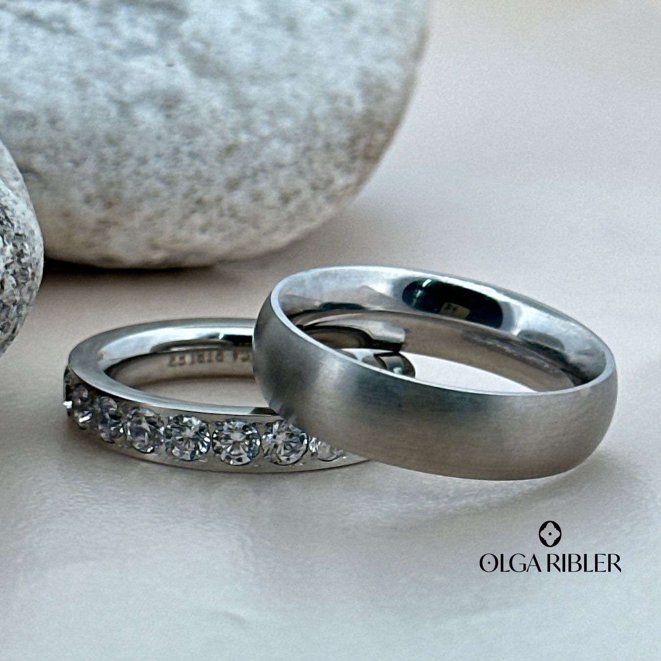 Olga Ribler Anelli: Edelstahl Set aus 2 Ringen Grösse 56 – Nuovo (secondo la descrizione) da Luzern venduto da byolgaribleroutlet 1