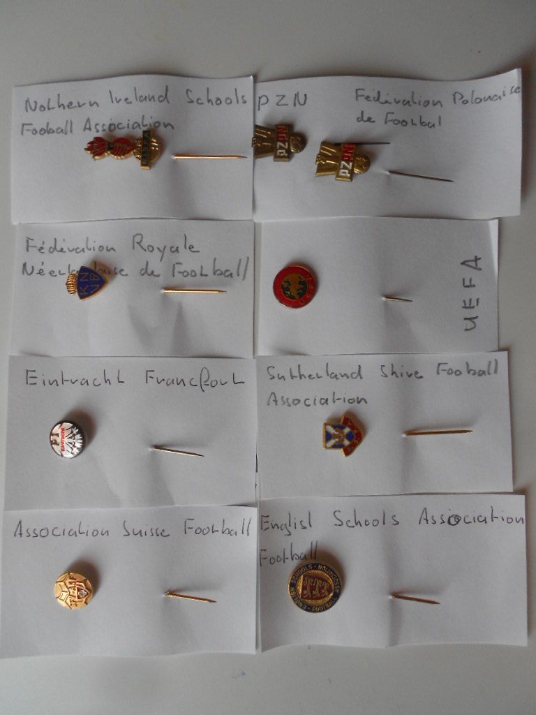 Plaketten & Abzeichen: EPINGLETTES  FOOTBALL   9 PIECES – Gebraucht aus Bex von Giorgiob 1
