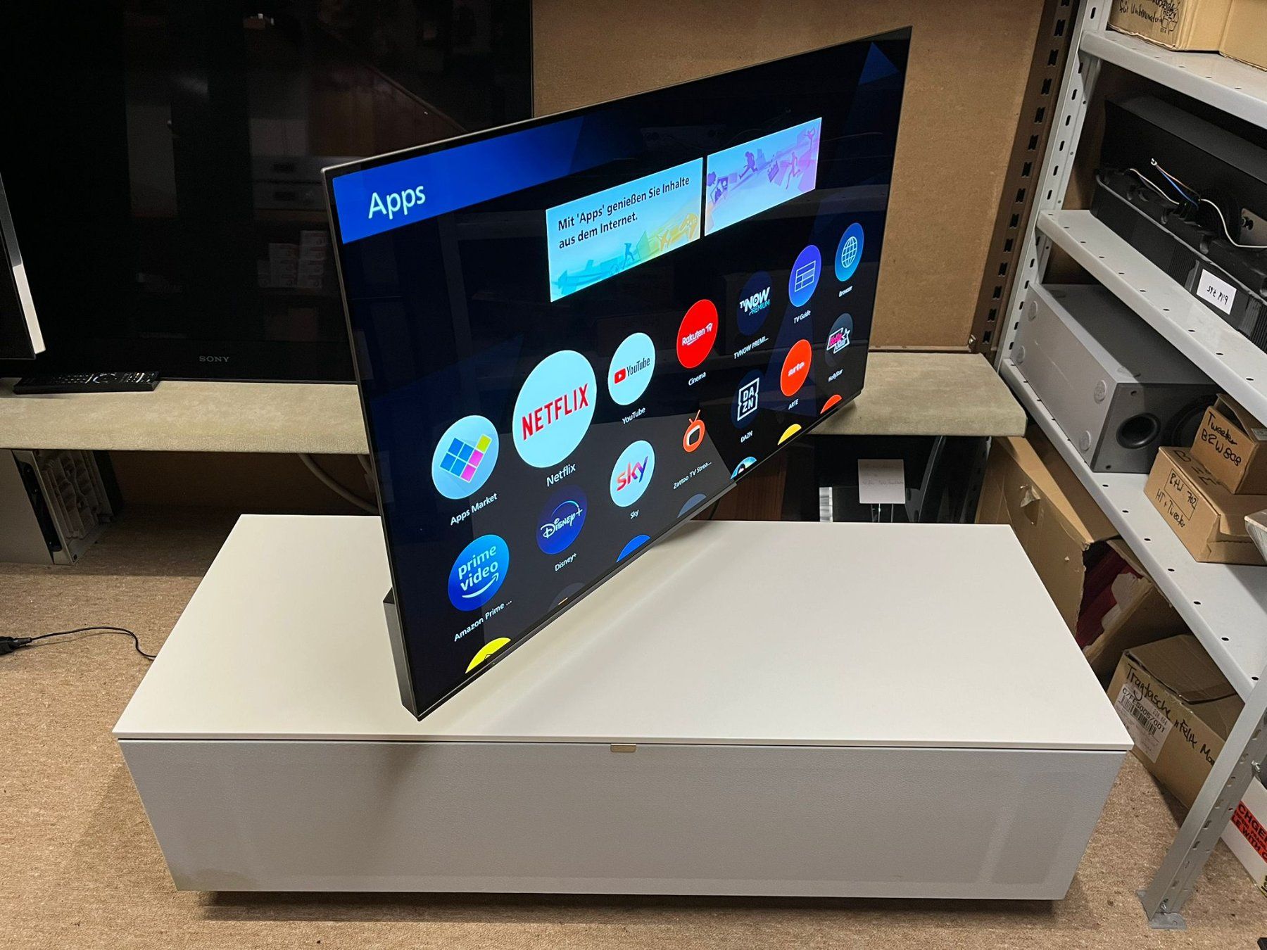Panasonic Televisori: Panasonic OLED TV inkl. Möbel und Canton Lautsprecher – Usato da Lachen SZ venduto da fma8852 2