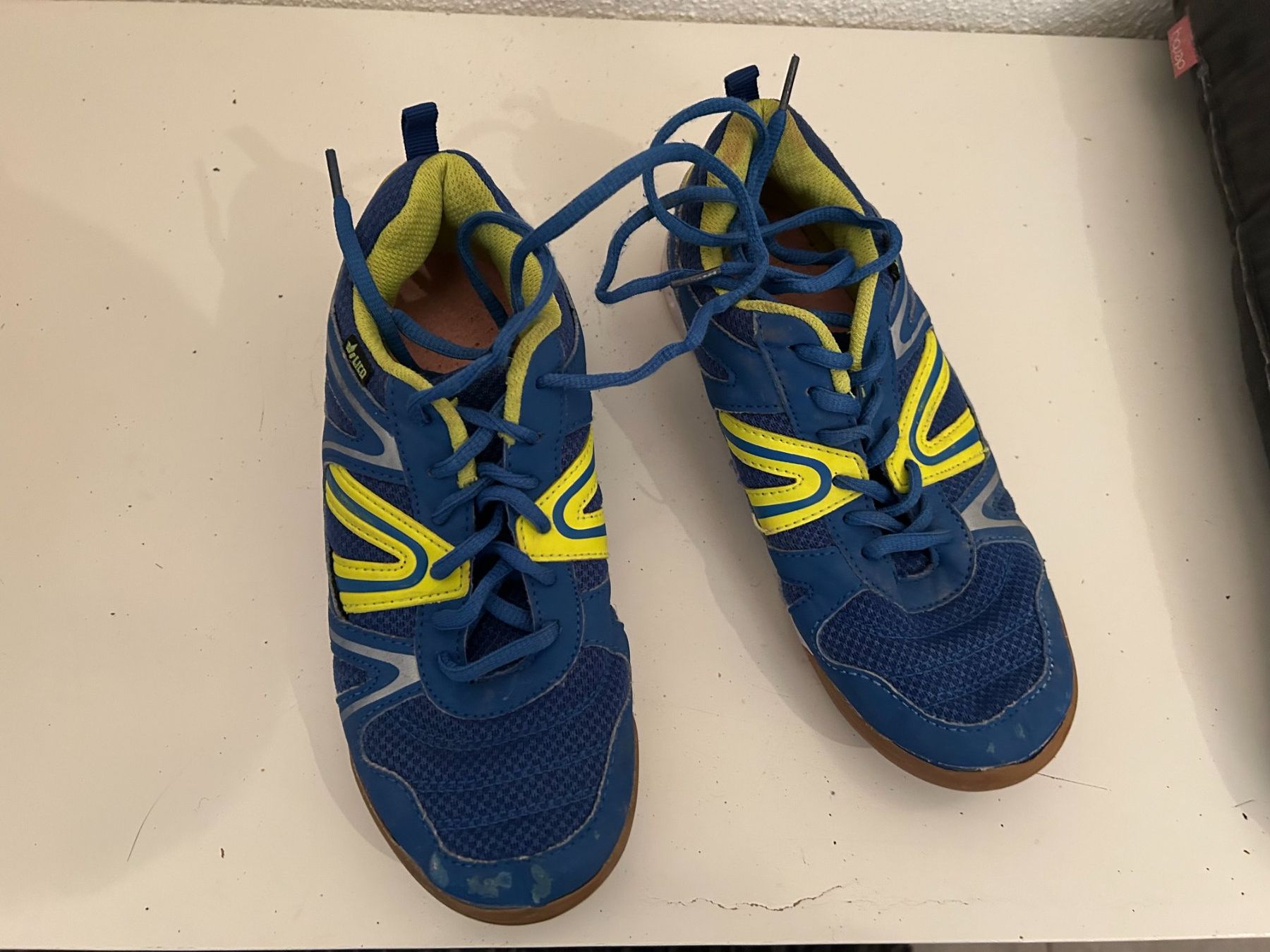 Scarpe da uomo: Kinder Hallenschuhe, Grösse 36 – Usato da Buttisholz venduto da PIOTRCH 1