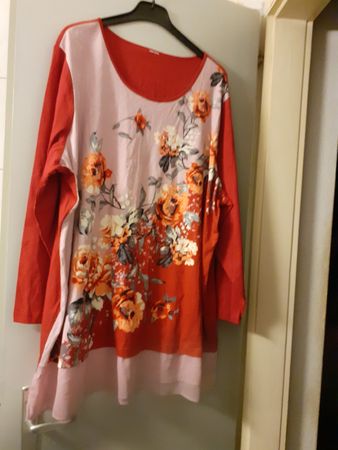 Damen Pullover rot geblümt Grösse XXL guter Zustand