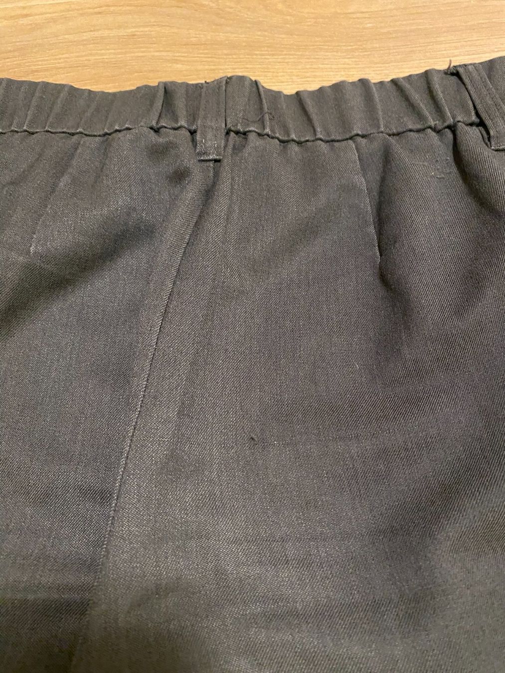 Pantaloni: Pantalon long gris agréable – Usato da Delémont venduto da elena_neuhaus 2
