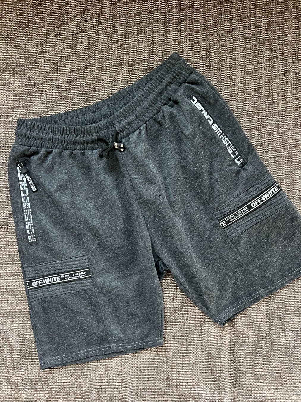 Off-White Pantaloni: Jungen Shorts, Grau, Grösse L – Usato da Rüschlikon venduto da 21moje