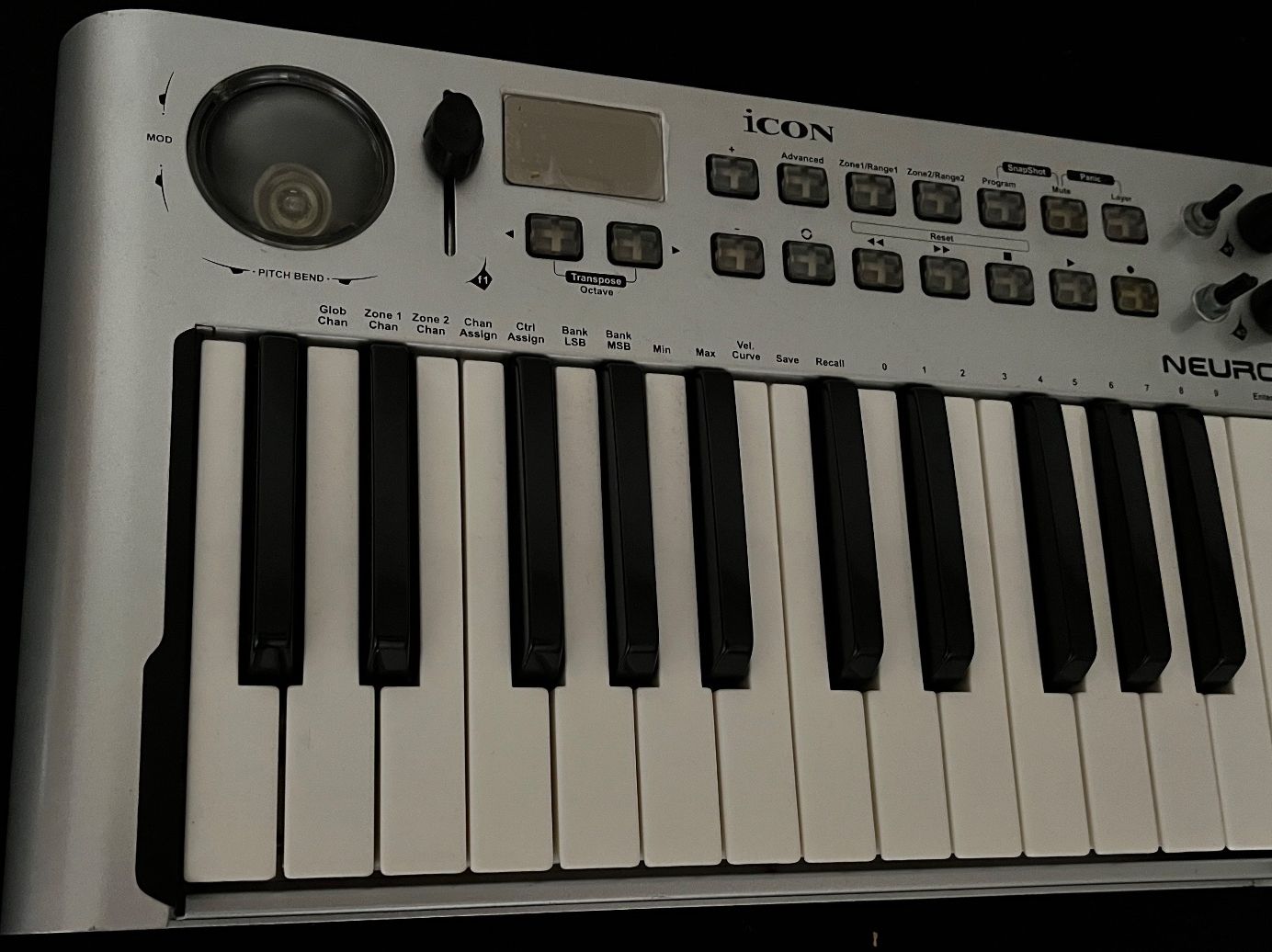 Icon Pro Audio Strumenti musicali: Icon Controller Keyboard Neuron 3 – Usato da Zürich venduto da Voggy73 3