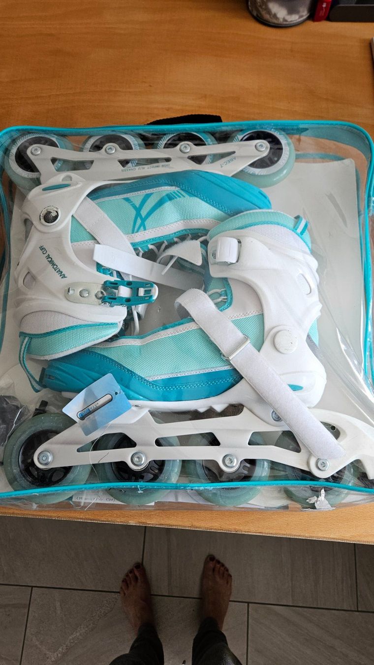 Patins à roul. & inline: Crivit Inlineskates Grösse 39 mit Schutzset – D'occasion à Schmitten FR par ElianeMoullet