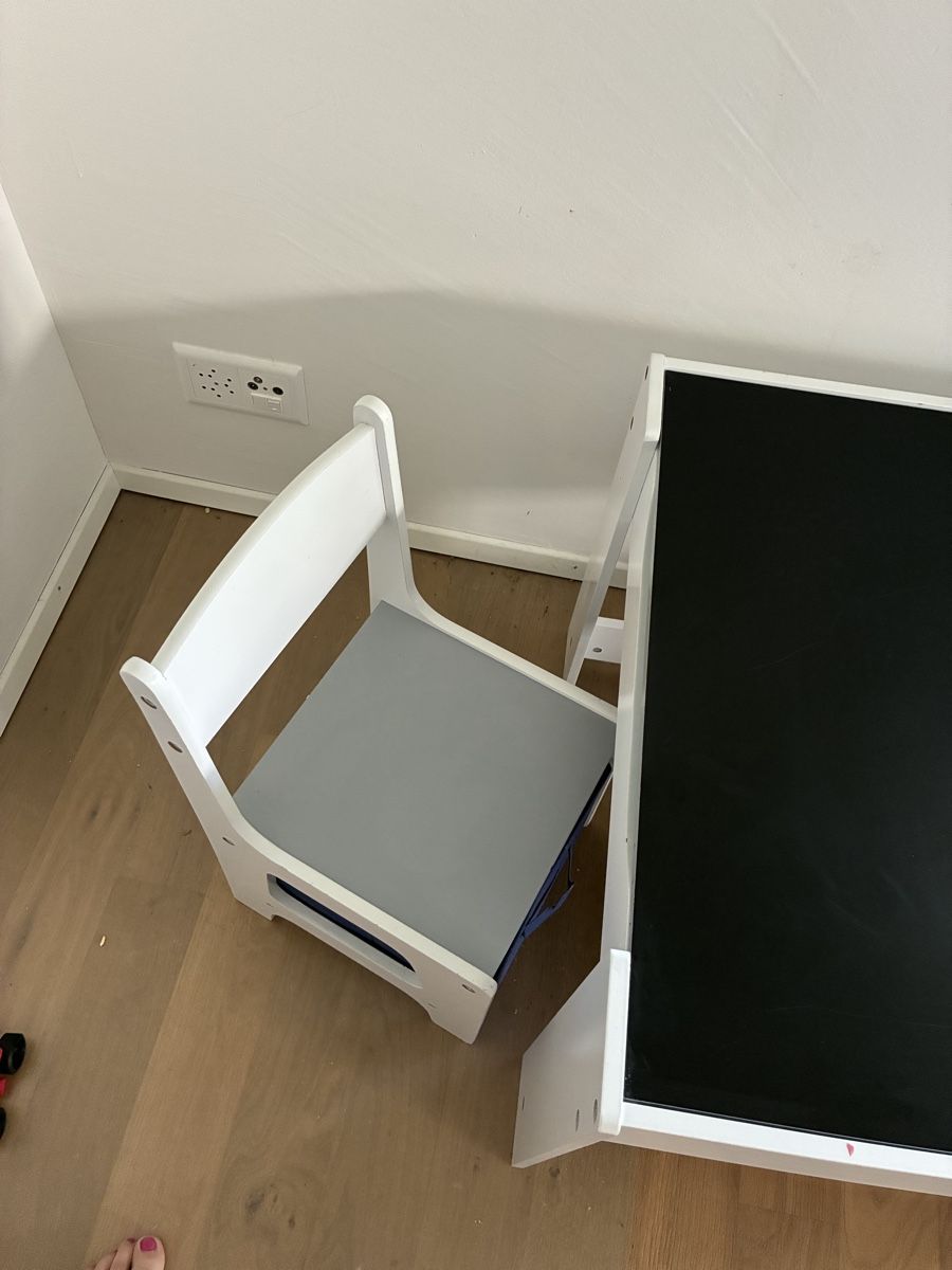 Set di tavolo e panche: Kindertisch mit 2 Stühle und Stauraum – Usato da Saland venduto da Francyherrera 6