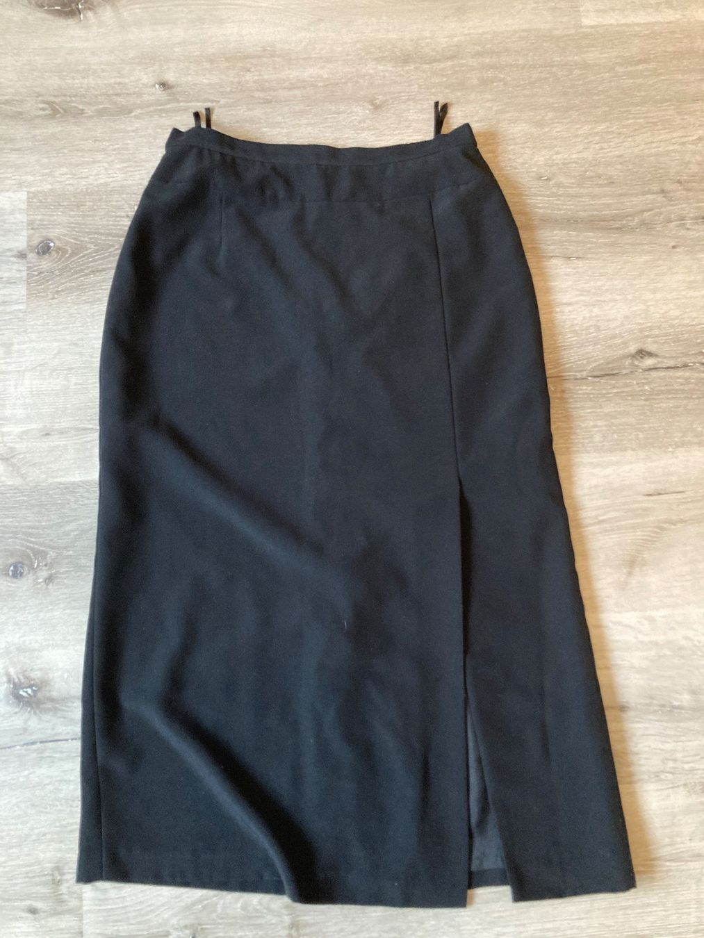 Gonne: Schwarzer eleganter Rock/Jupe mit Schlitz Gr. 40 – Usato da Gelterkinden venduto da froggy80