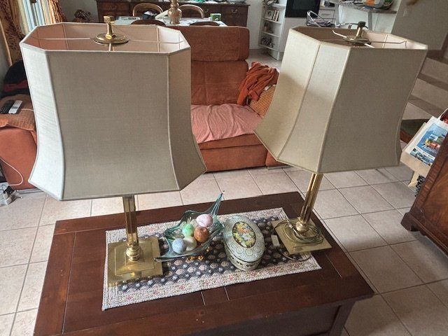 Lampade: UNE PAIRE DE LAMPES DE TABLE JJS – Usato da Grand-Lancy venduto da Kimplay 1