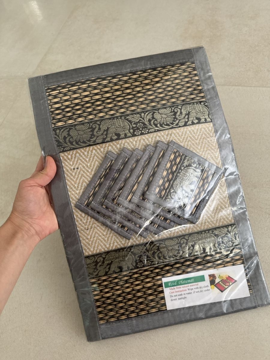 Tessuti: Reed Placemat & Coaster Set - NEW  – Nuovo e nell'imballaggio originale da Corsier GE venduto da Arca_ReLife 3