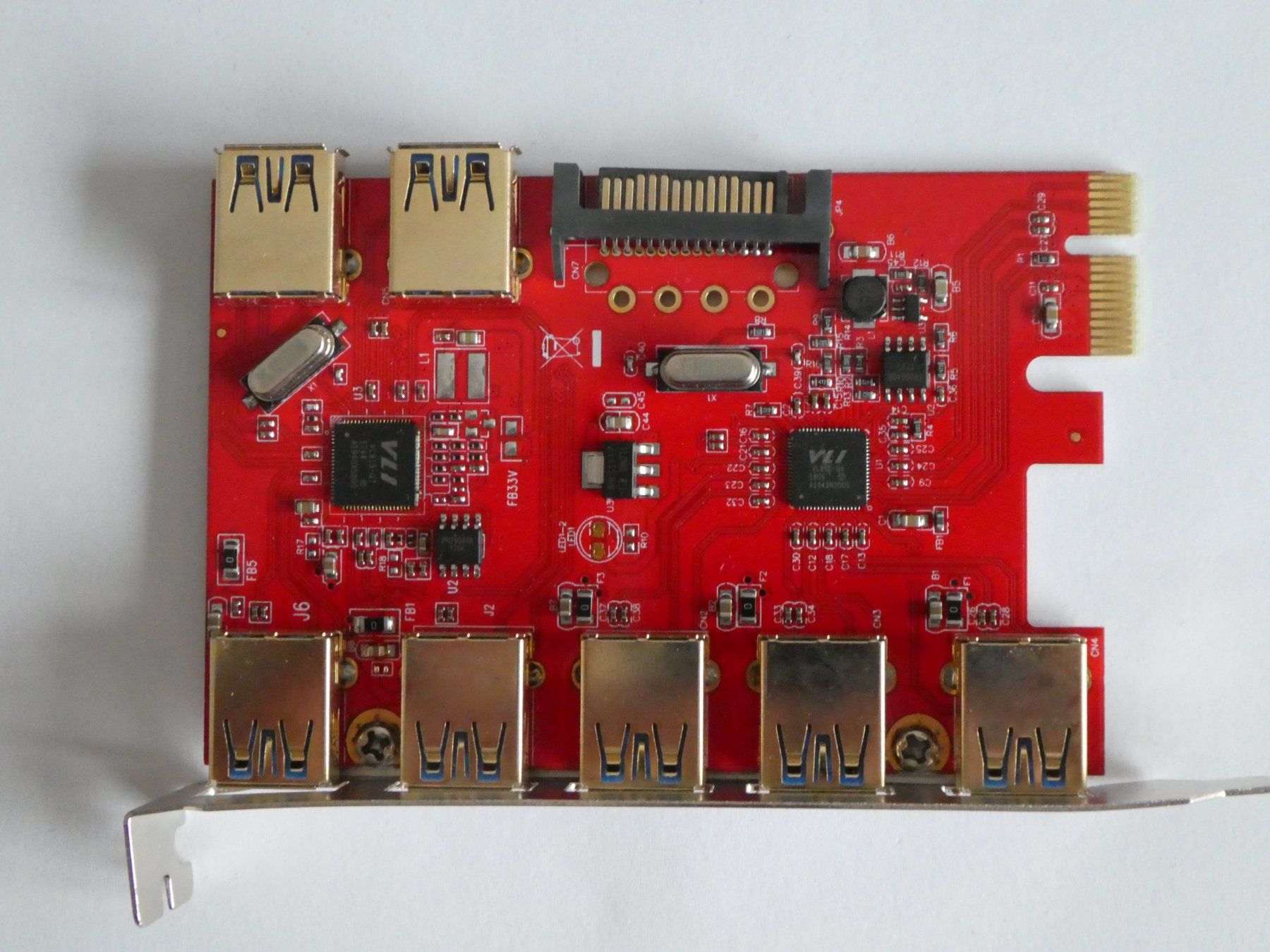 Hub & Switch: Hub intern mit 5 USB-Ports + 2 intern – Nuovo (secondo la descrizione) da Muntelier venduto da Rwc 2