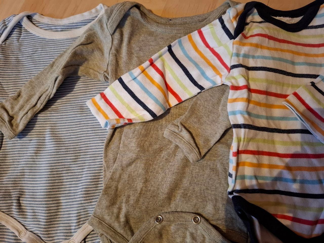 Lotti & Set di vestiti: 3 Bodys, Babys, Gr. 62/68 – Usato da Malix venduto da jul_7nhn 1