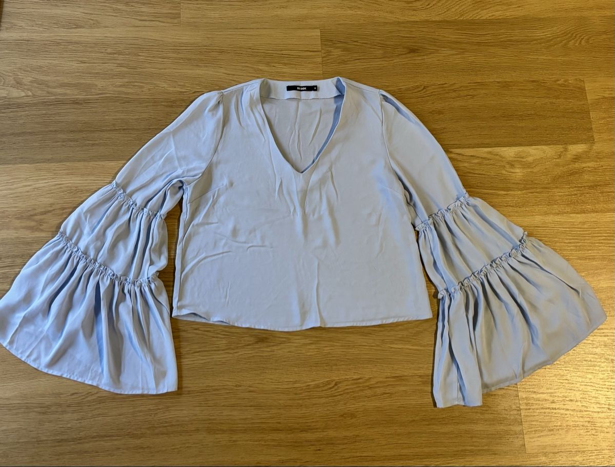Chemisiers:  BIK BOK Bluse mit Glockenärmeln  – D'occasion à Baden par Tiffany6878 3