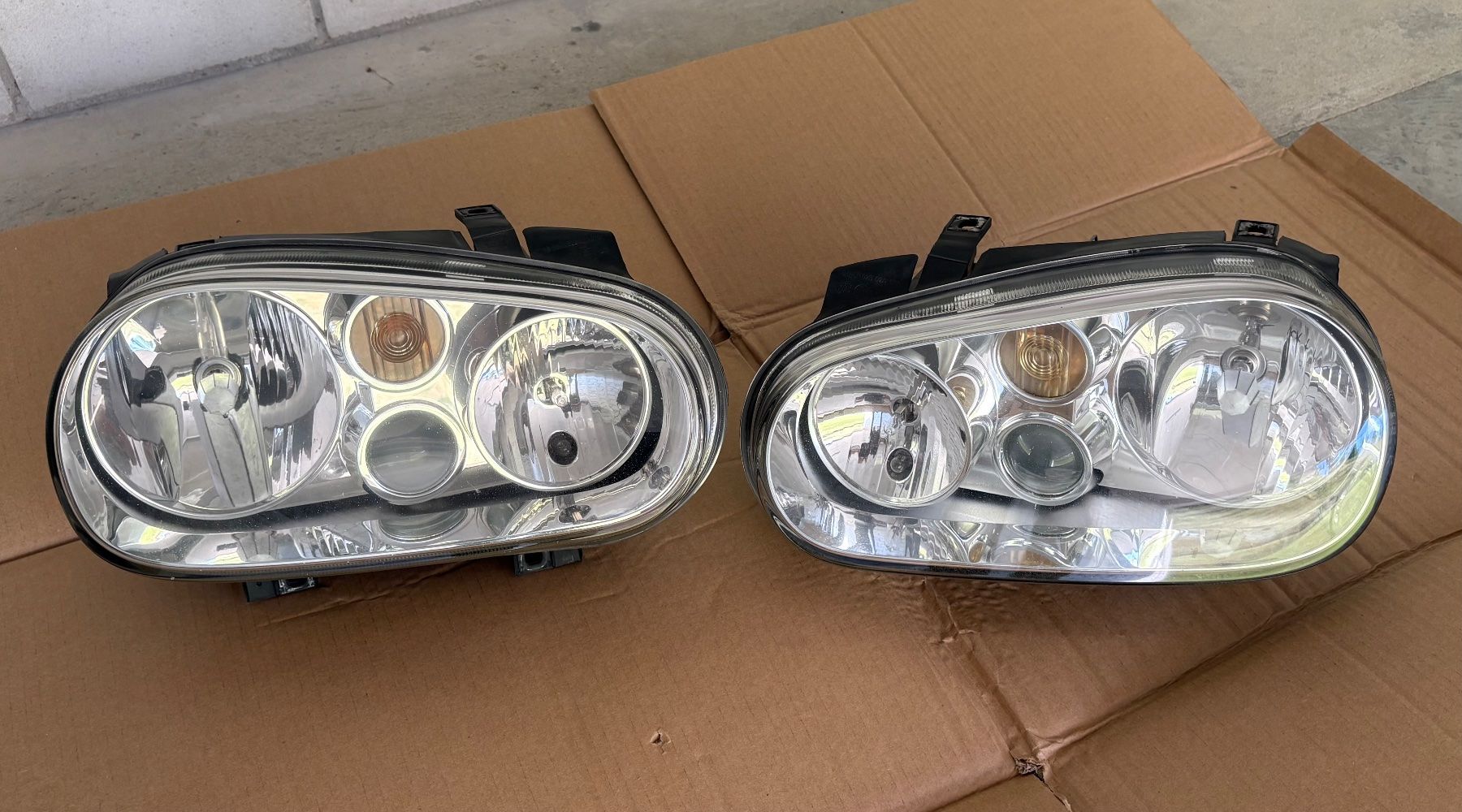 VW Fari: Scheinwerfer VW Golf 4 – Usato da Schangnau venduto da Ciao44