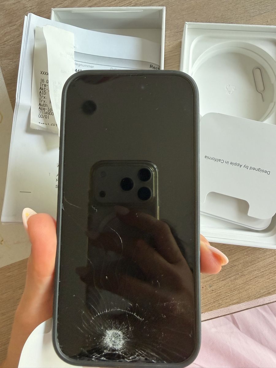 Apple Telefoni cellulari / Smartphones: Apple iPhone 15 Pro schwarz mit Hülle – Usato da Fällanden venduto da Ann2024 4