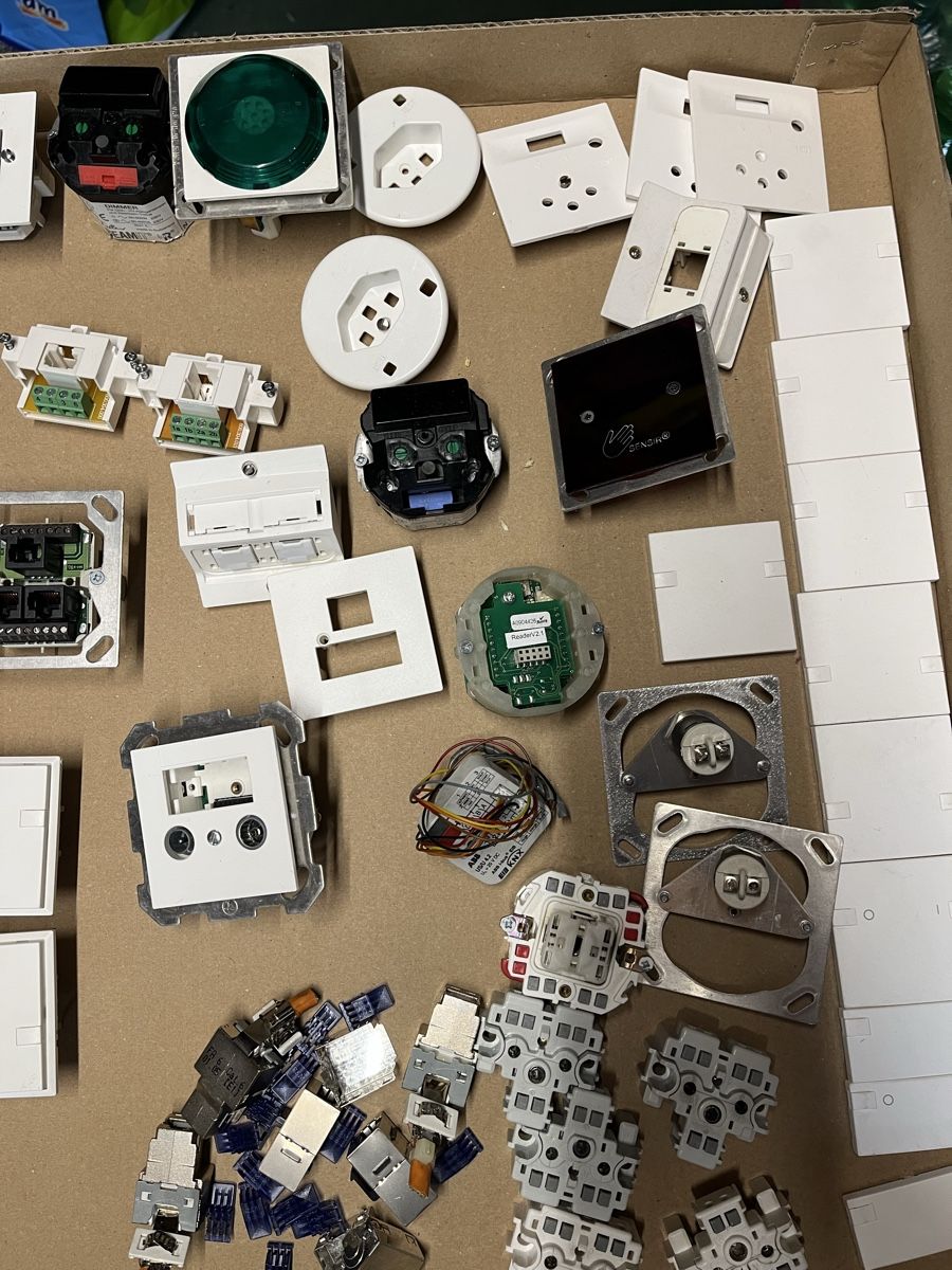 Schalter: Elektromaterial – Gebraucht aus Biel/Bienne von Ebabil 5