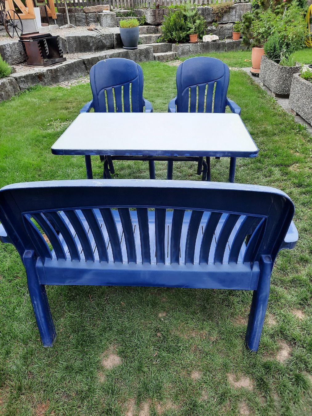 Set di tavolo e panche: Gartentisch mit Bank & Stühle – Usato da Meinisberg venduto da Faithles1 1