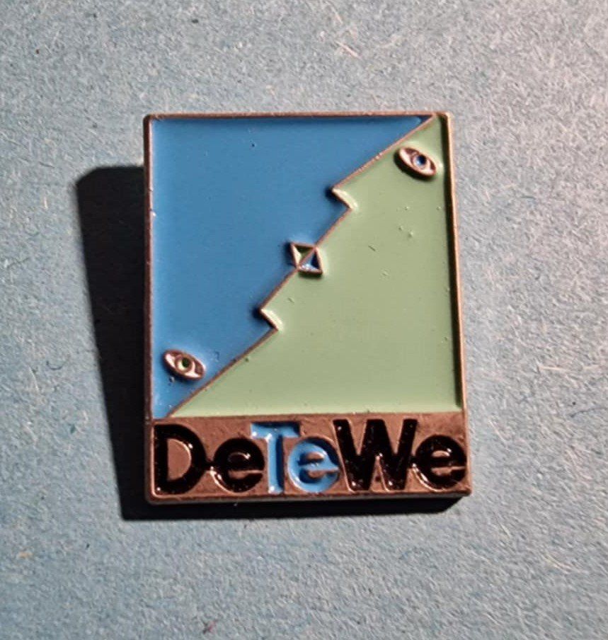 Plaquettes & Badges: Pin DeTeWe – D'occasion à Härkingen par specialshapes