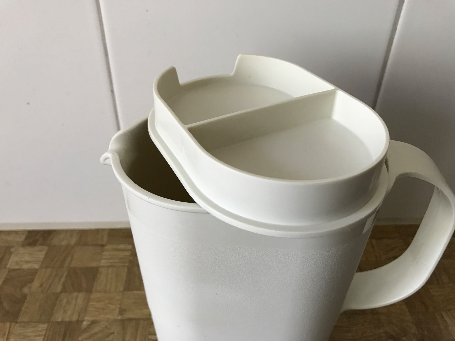 Tupperware Behälter & Ähnliches: Tupperware Krug – Gebraucht aus Birmensdorf ZH von Hilhan 1