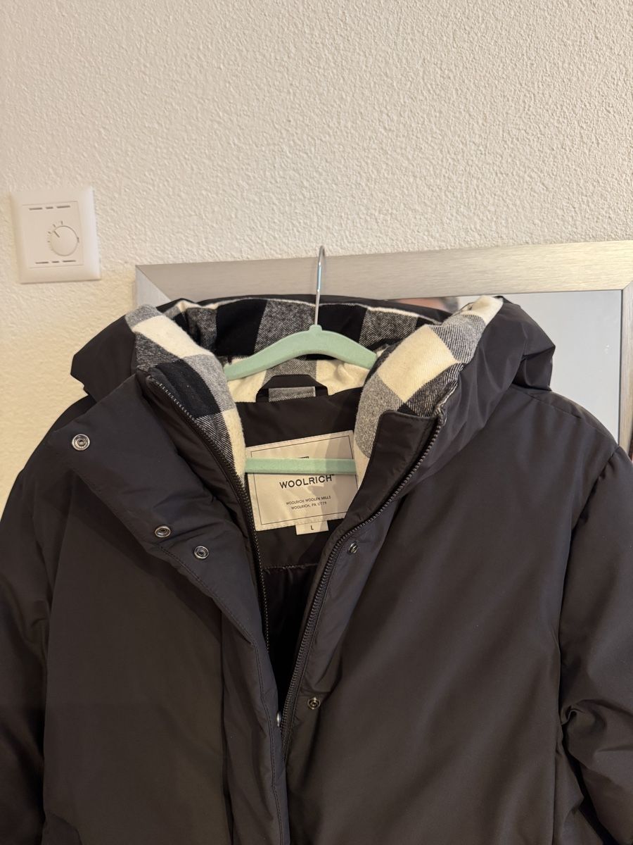 Woolrich Giacche: Woolrich Winterjacke Damen – Usato da St. Gallen venduto da ElmedinaZ 1