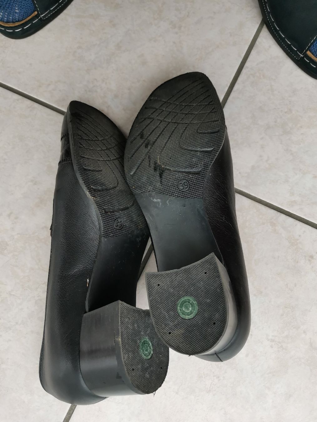 Scarpe da donna: Chaussures dame no 39 – Nuovo (secondo la descrizione) da Cournillens venduto da masoeur 2
