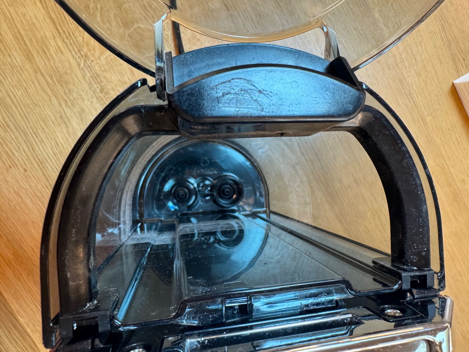 De'Longhi Kaffeemaschinen & Espressomaschinen: DeLonghi Dedica rot – Gebraucht aus Stettlen von DieTaube2.0 3