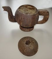 Teekanne aus Kokosnuss