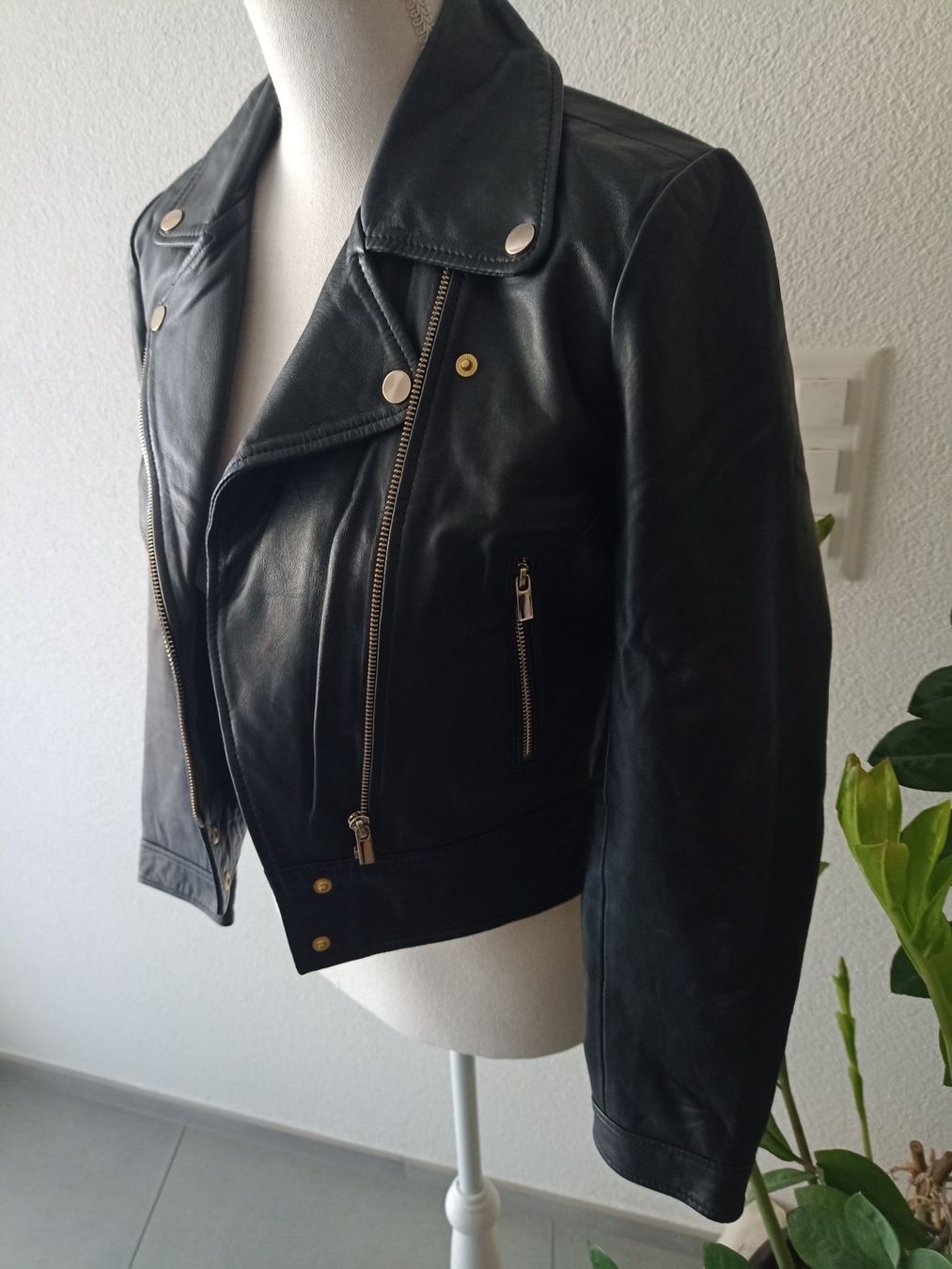 Vila Jacken: Schwarze Lederjacke von Vila gr.36 – Gebraucht aus Winterthur von Husakeva 1