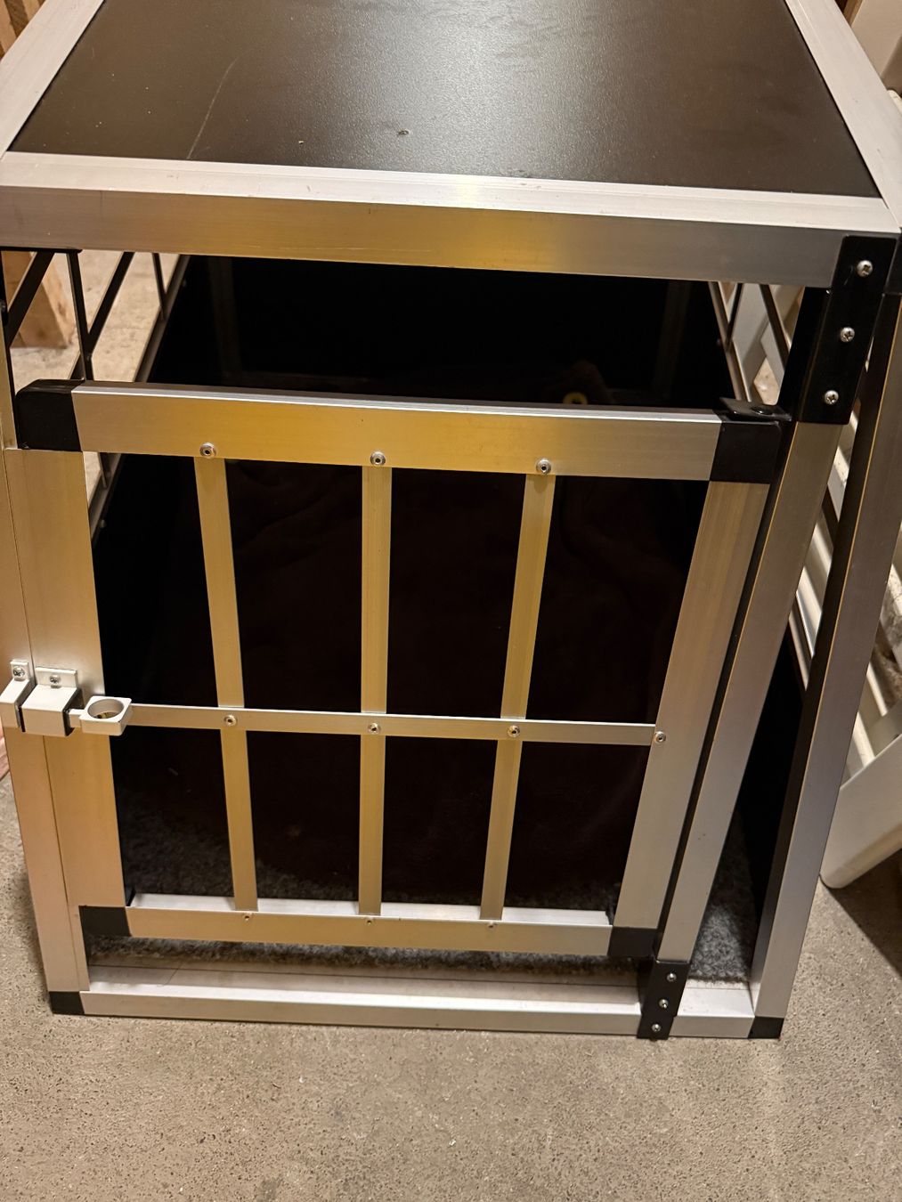Cages, transport & sécurité: Hundebox – D'occasion à Altishofen par UrsulaP0102