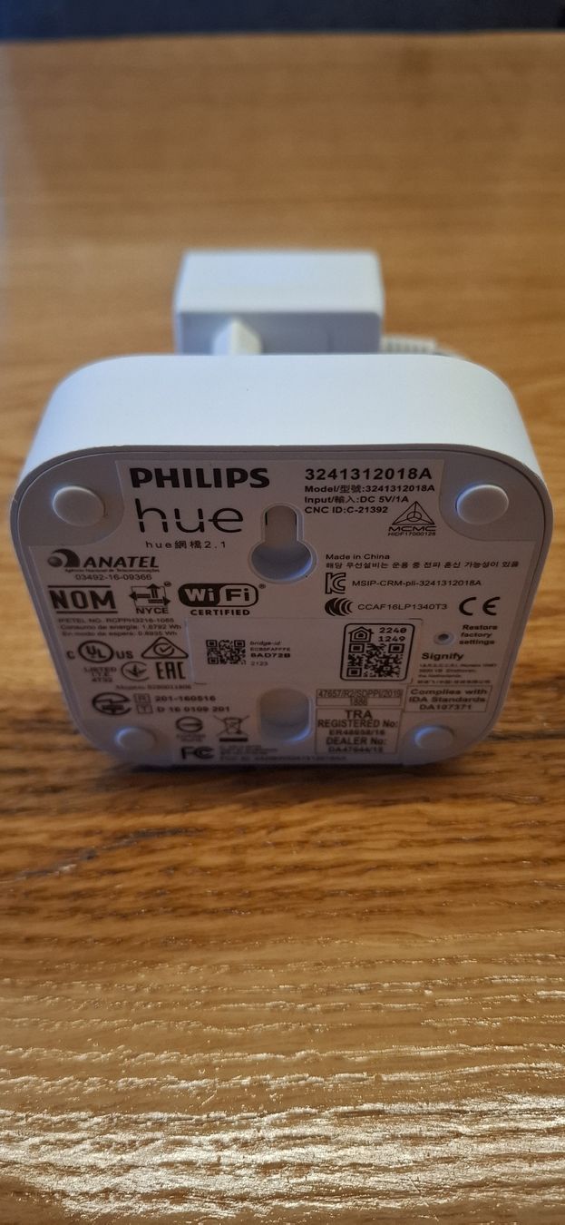 Philips Hub & Switch: Philips Hue Bridge mit Netzteil – Usato da Guntershausen venduto da Jtattoo 2