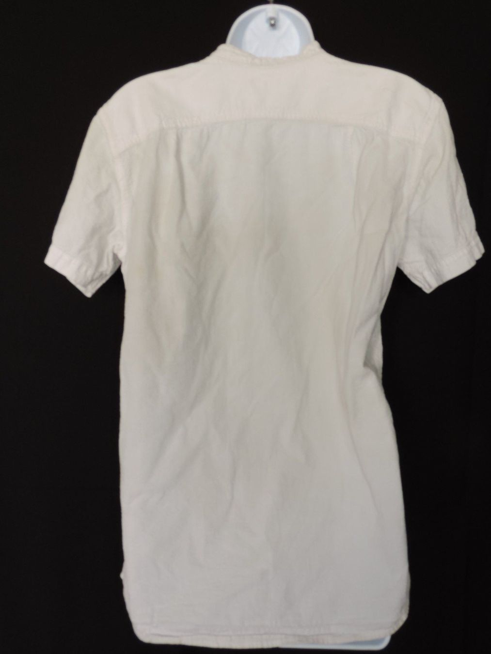 Chemises: chemise blanche avec léger relief – D'occasion à Genève par Axelle333 9