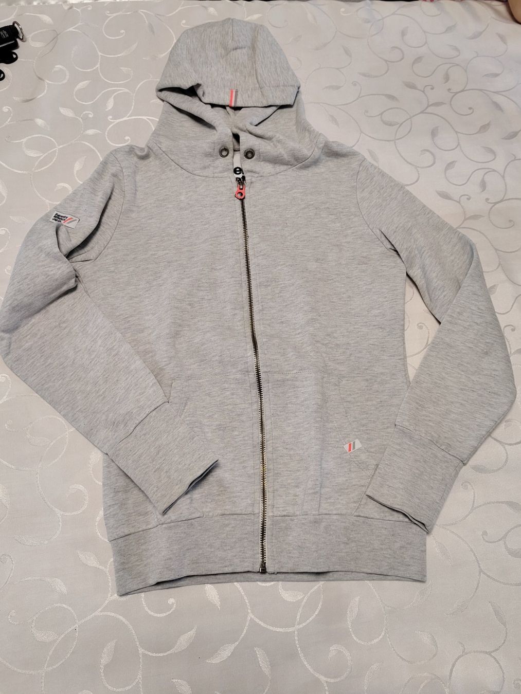 Superdry Maglioni & Felpe: Pullover von Superdry Athletics Gr XS (oder 158) – Usato da Brüttisellen venduto da kikaninchen79