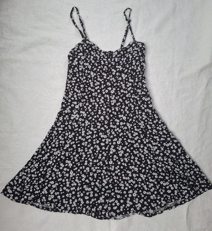 Kleid Sommer Blumenmuster Grösse L/XL fällt kleiner