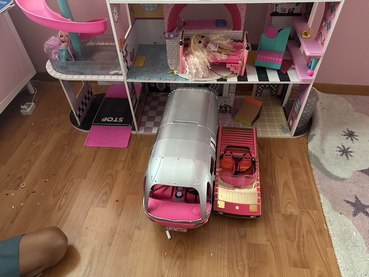 Puppenhäuser & -möbel: LOL Haus mit Zubehör  – Gebraucht aus Schaffhausen von bs77 3