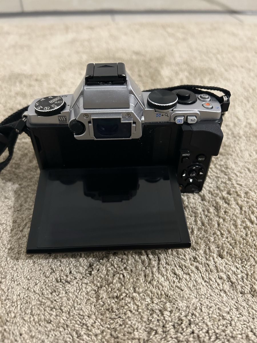 Olympus Kamera: Olympus OM-D E-M5 Camera Silver and Black – Gebraucht aus Oberengstringen von ere_5yyr 3