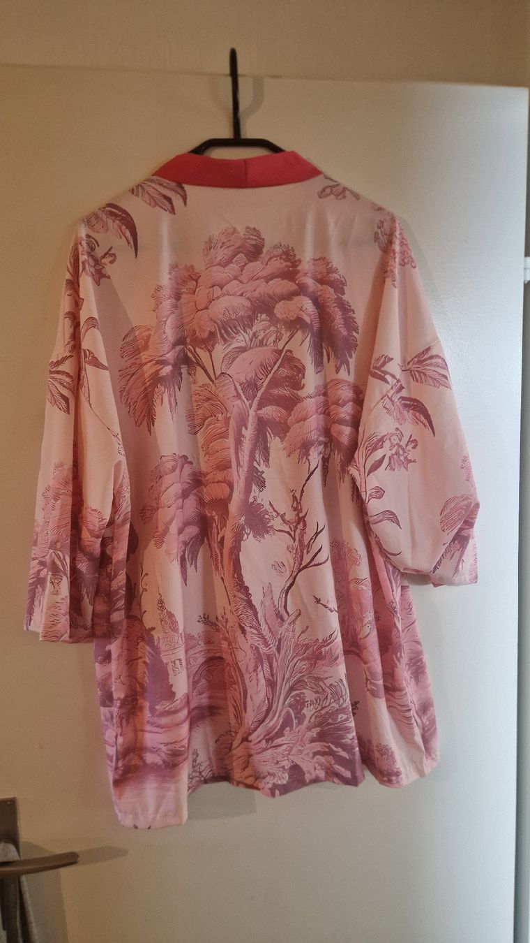 Kimonos: 2 kimono noir et rose  – Gebraucht aus Tolochenaz von Romadom 3