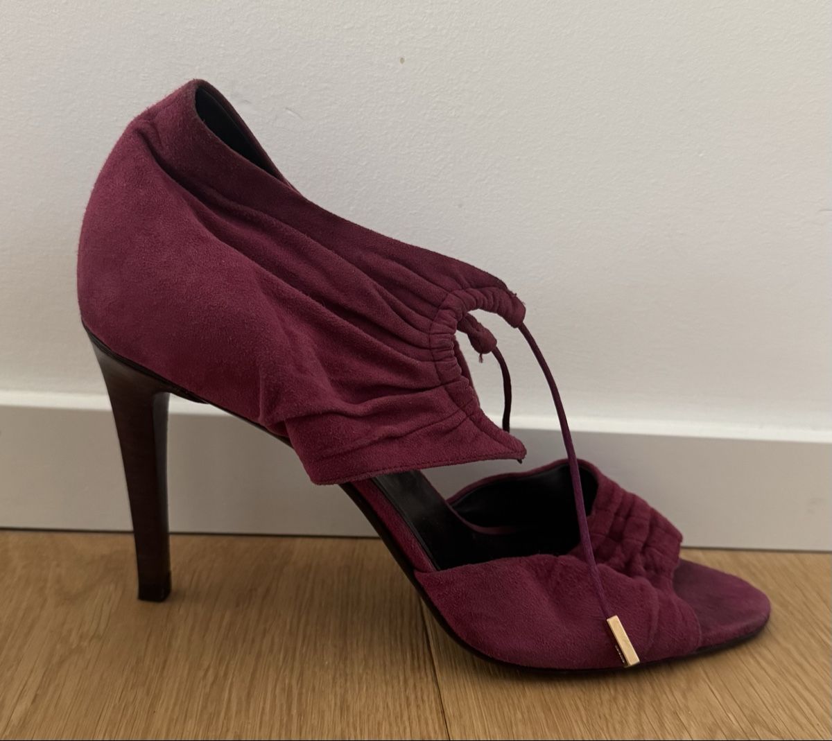 Gucci Scarpe da donna: Gucci suede lace-up sandals – Usato da Paradiso venduto da Edith_store 1