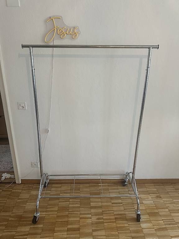 Guardaroba: Kleidertange Silber Stabil bis 70 kg – Usato da Flüh venduto da sar_6c26